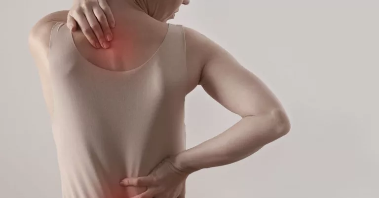 Scoliosis: Symptoms, Spine Curvature & Treatment Options